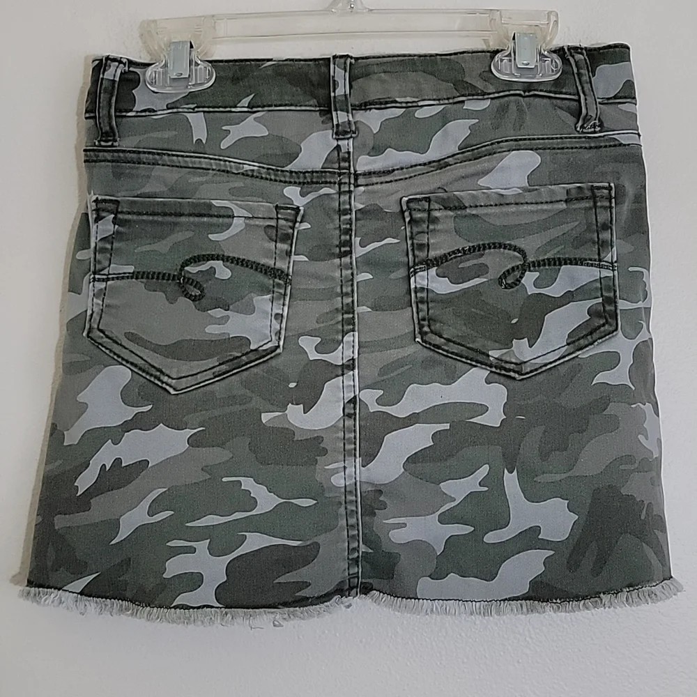 Justice Distressed Raw Edge Camo Skorts 10